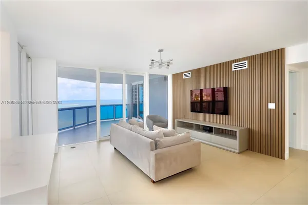 $5,800 | 6301 Collins Avenue, Unit 1608, Miami Beach, FL 33141
