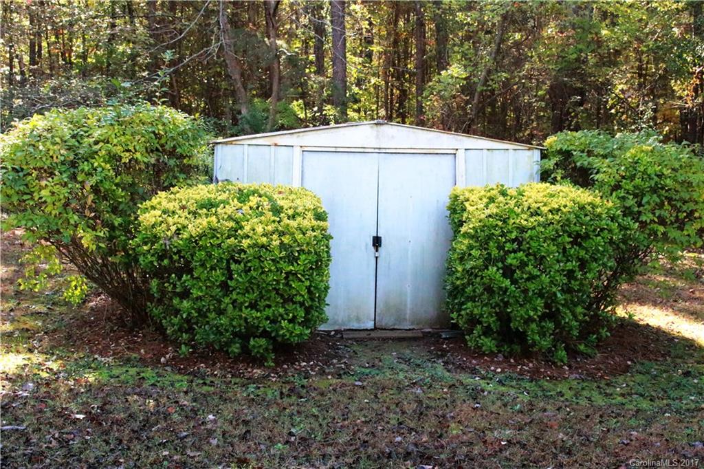 1262 Stateline Road Lake Wylie, SC 29710 - Photo 7 of 20 a view of a garage