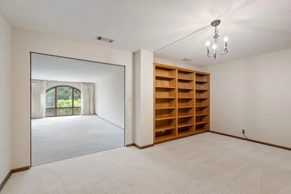 $374,900 | 5100 France Avenue South, Unit 305, Edina, MN 55410