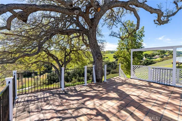 a view of a backyard with garden