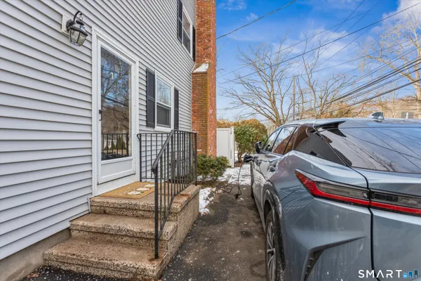 $535,000 | 59 Woodway Road, Unit 1, Stamford, CT 06907