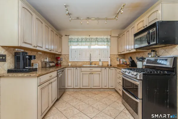 $535,000 | 59 Woodway Road, Unit 1, Stamford, CT 06907