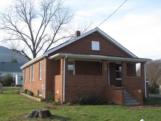 1115 Ray Road Southeast Roanoke, VA 24014 - Photo 1 of 13 Listing Photo