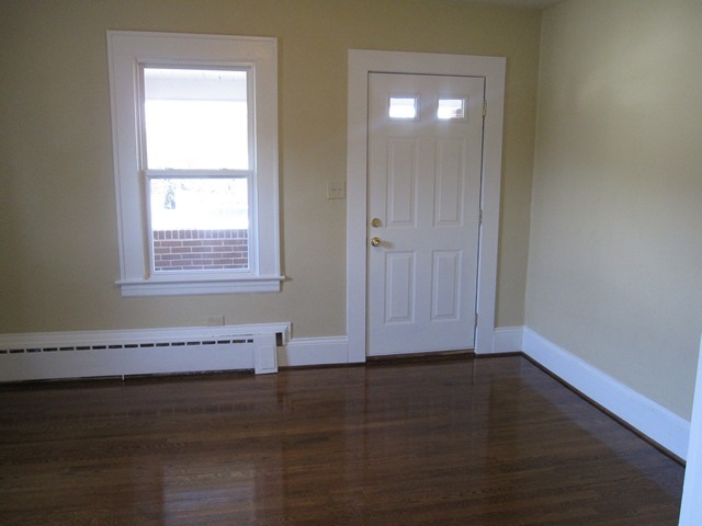 1115 Ray Road Southeast Roanoke, VA 24014 - Photo 2 of 13 Living Room