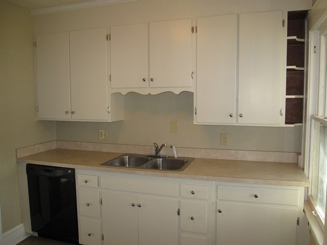 1115 Ray Road Southeast Roanoke, VA 24014 - Photo 3 of 13 Kitchen