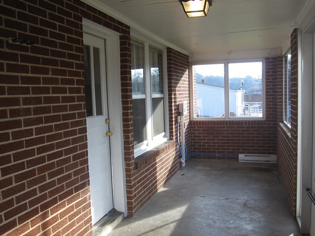 1115 Ray Road Southeast Roanoke, VA 24014 - Photo 5 of 13 Laundry