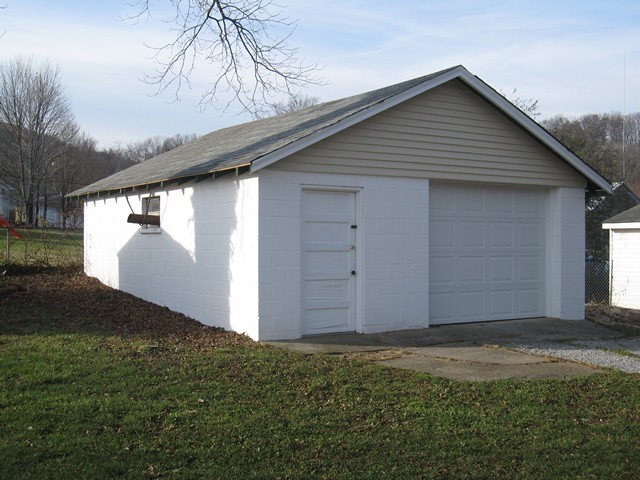 1115 Ray Road Southeast Roanoke, VA 24014 - Photo 8 of 13 Garage