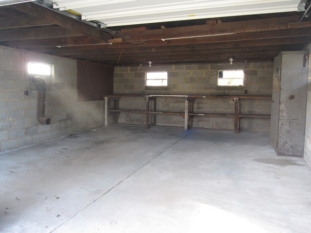 1115 Ray Road Southeast Roanoke, VA 24014 - Photo 9 of 13 Garage 2