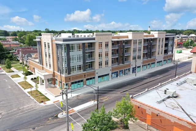 $2,000 | 4758 North Laramie Avenue, Unit 303, Chicago, IL 60630