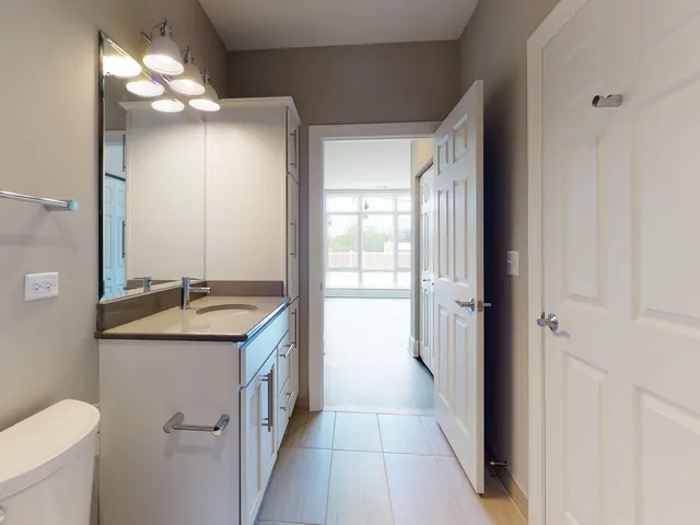 $2,000 | 4758 North Laramie Avenue, Unit 303, Chicago, IL 60630