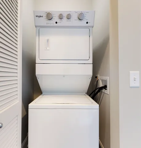 $2,000 | 4758 North Laramie Avenue, Unit 303, Chicago, IL 60630