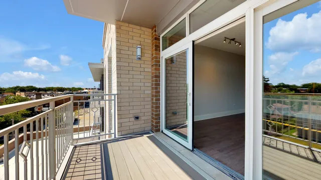 $2,000 | 4758 North Laramie Avenue, Unit 303, Chicago, IL 60630