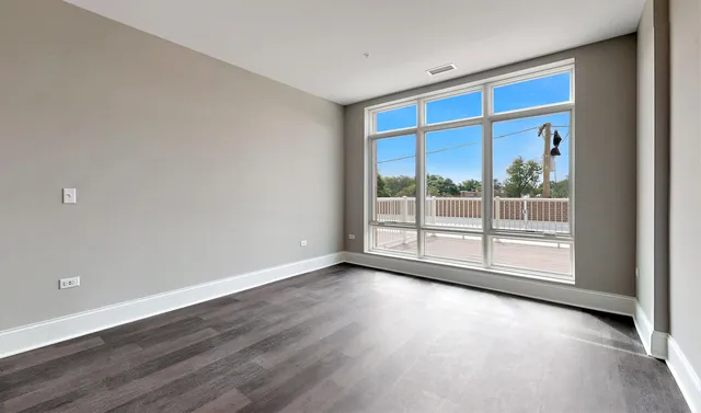 $2,000 | 4758 North Laramie Avenue, Unit 303, Chicago, IL 60630