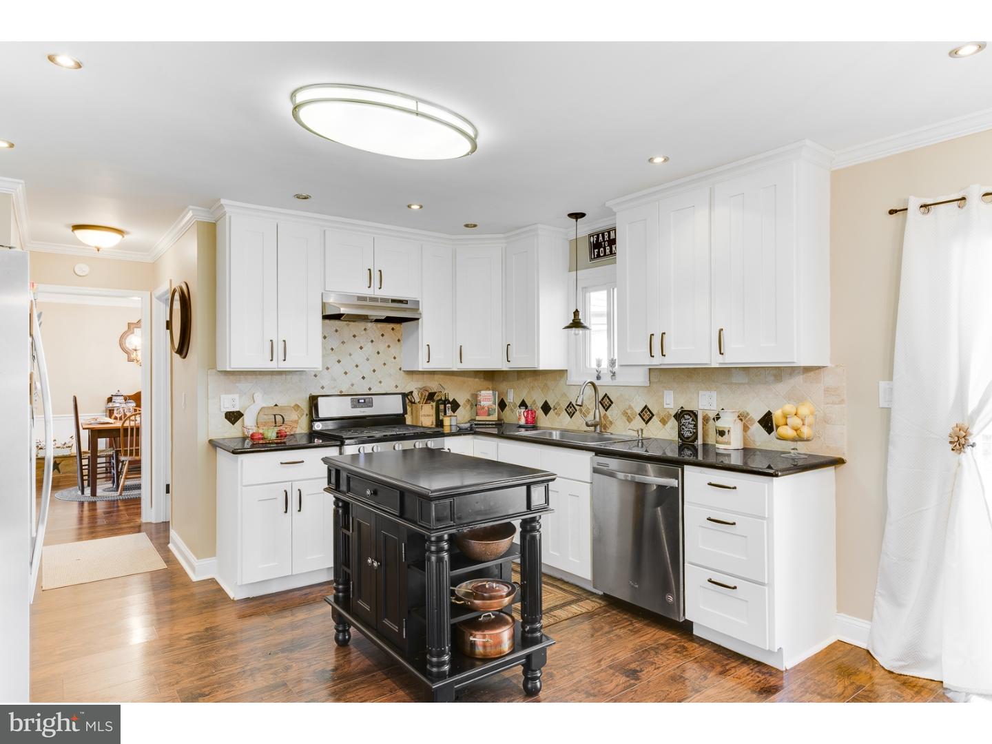 10 Baggaley Road Trenton, NJ 08690 - Photo 2 of 23 Kitchen