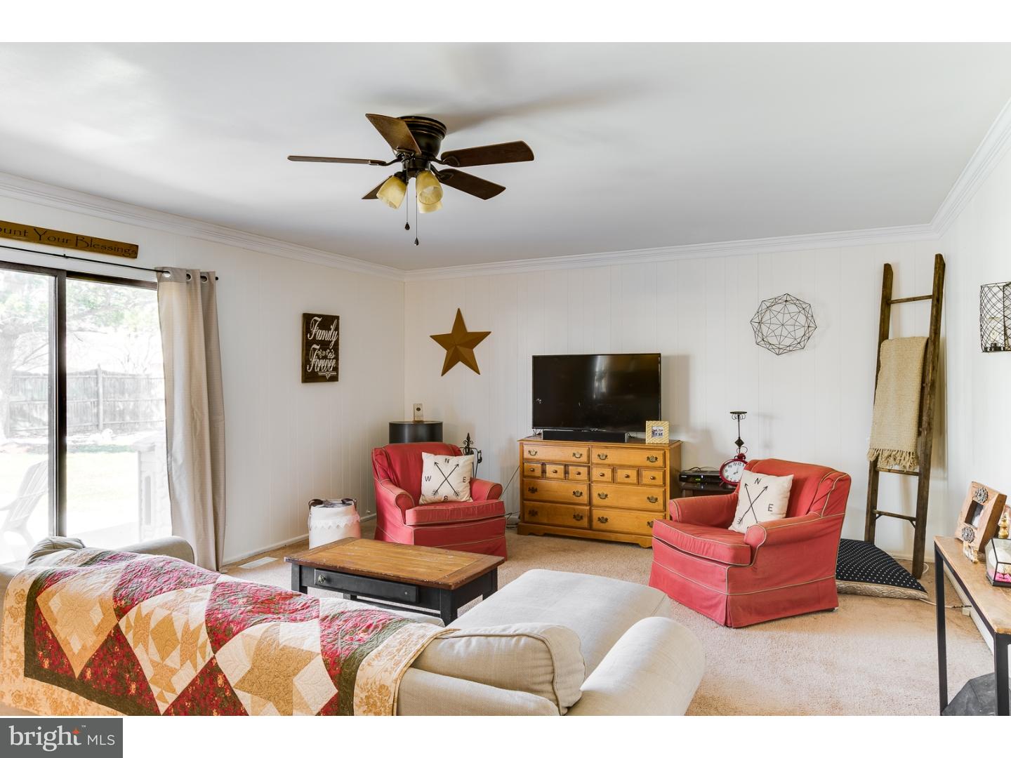 10 Baggaley Road Trenton, NJ 08690 - Photo 9 of 23 Family Room