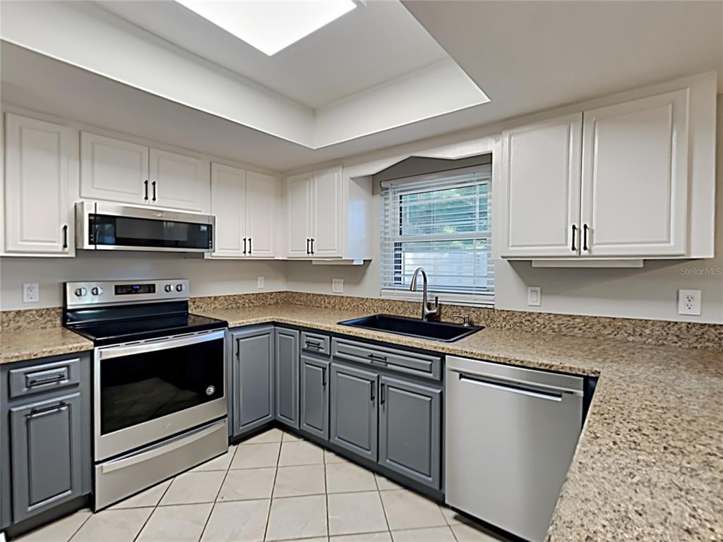 1108 Shaffer Trail Oviedo, FL 32765 - Photo 9 of 21