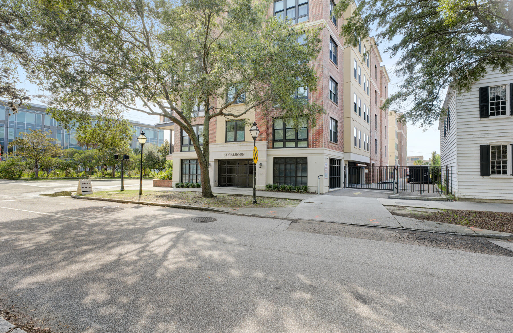 33 Calhoun Street, Unit 226 Charleston, SC 29401 - Photo 2 of 38 33 Calhoun St, Charleston SC (2)