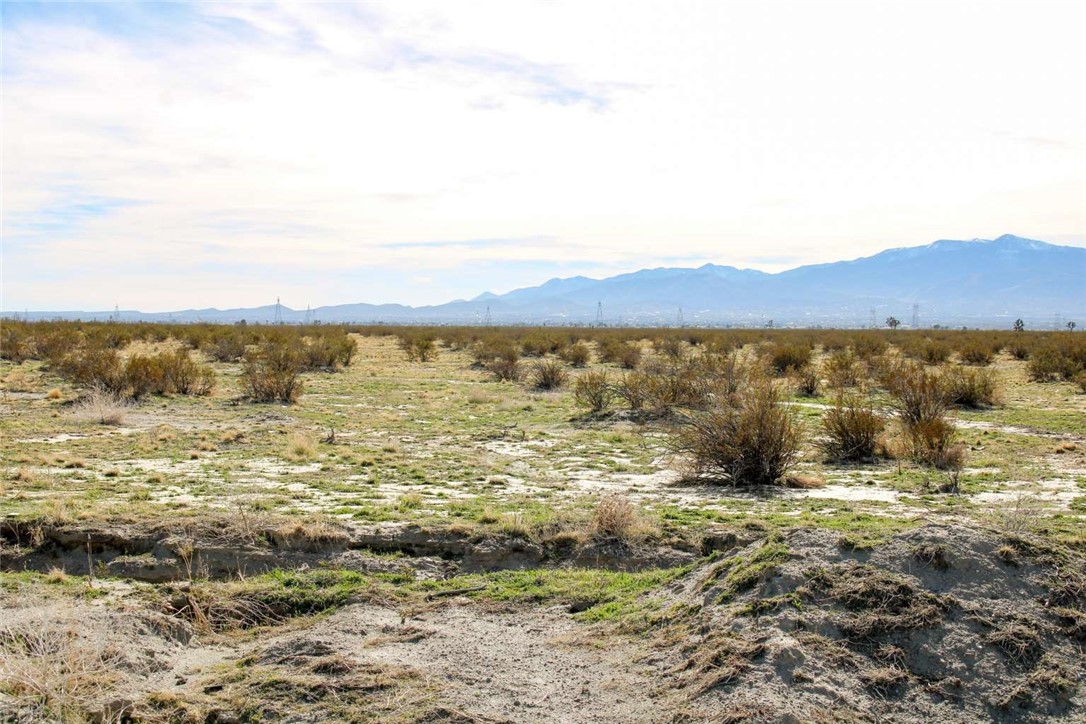 179937 Johnson Road Phelan, CA 92371 - Photo 7 of 16 a view of lake view and mountain