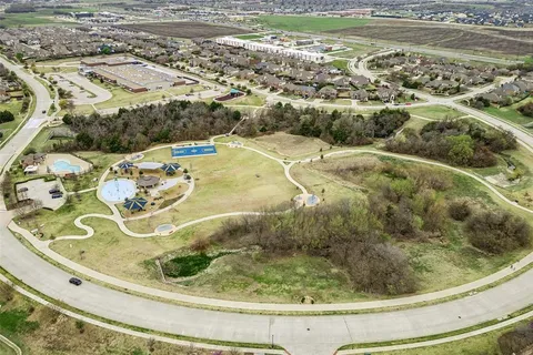 a view of lot of residential houses