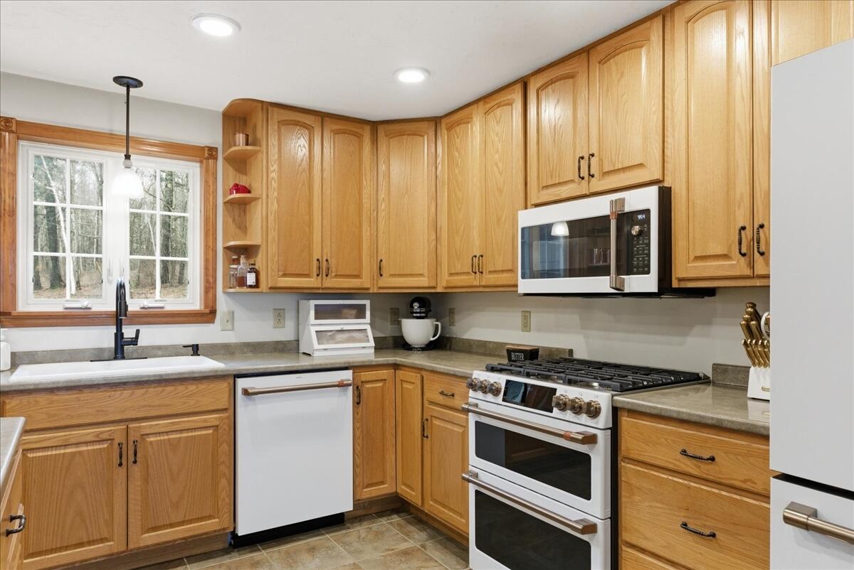 246 Carrs Corner Road Palermo, ME 04354 - Photo 21 of 79 Kitchen