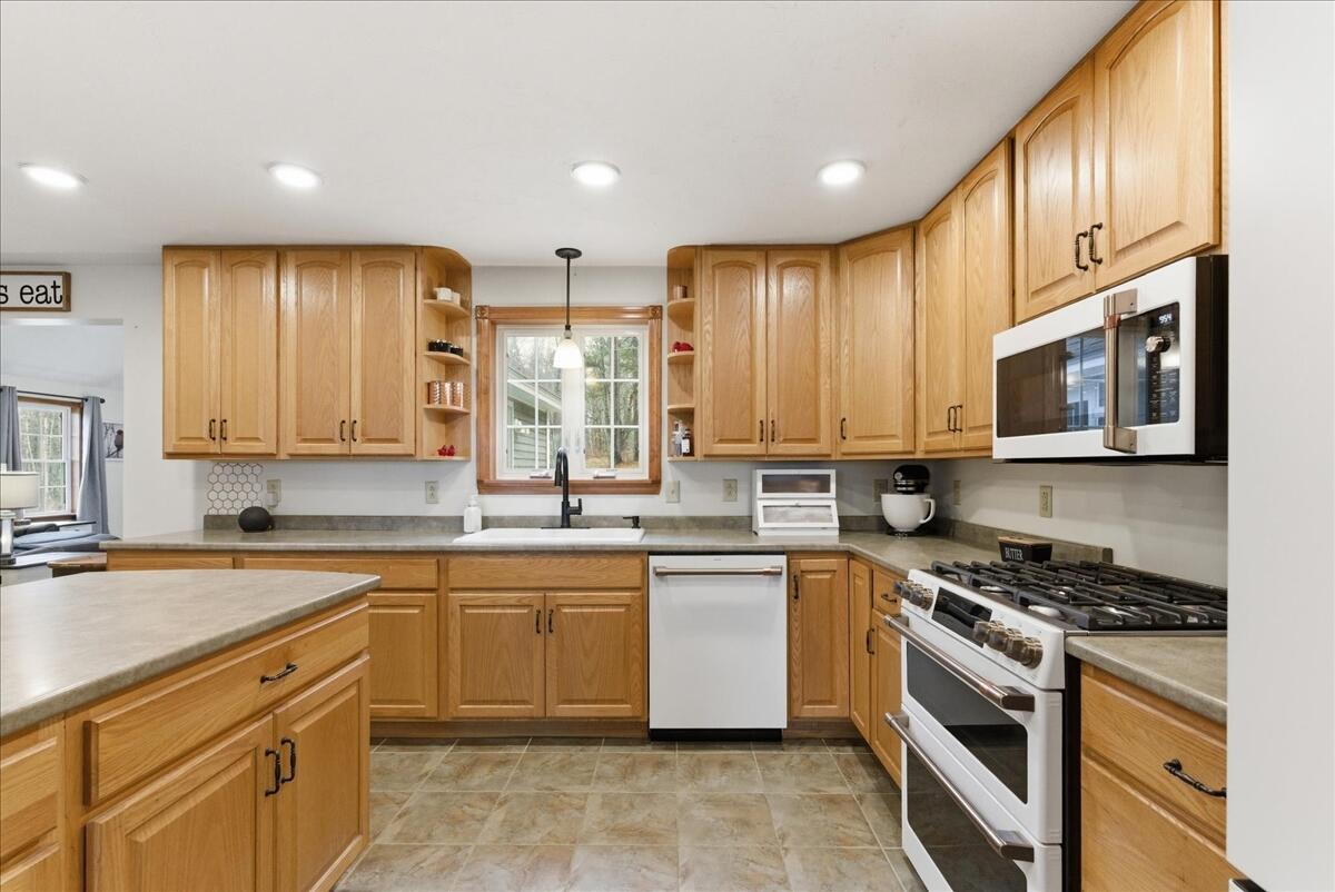 246 Carrs Corner Road Palermo, ME 04354 - Photo 25 of 79 Kitchen