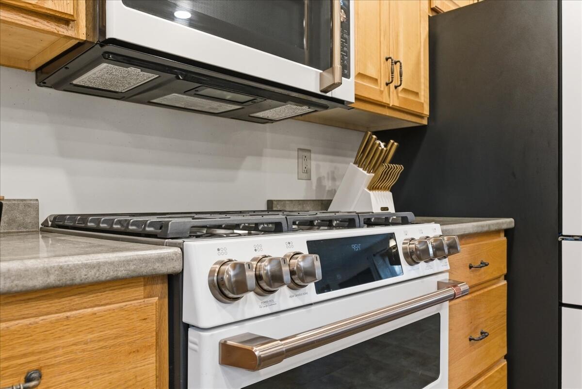 246 Carrs Corner Road Palermo, ME 04354 - Photo 3 of 79 Gas Range