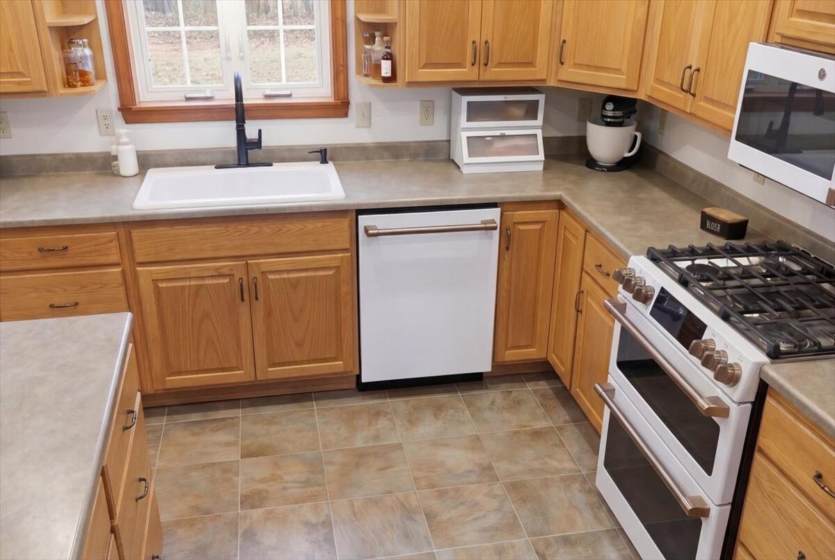 246 Carrs Corner Road Palermo, ME 04354 - Photo 36 of 79 Kitchen
