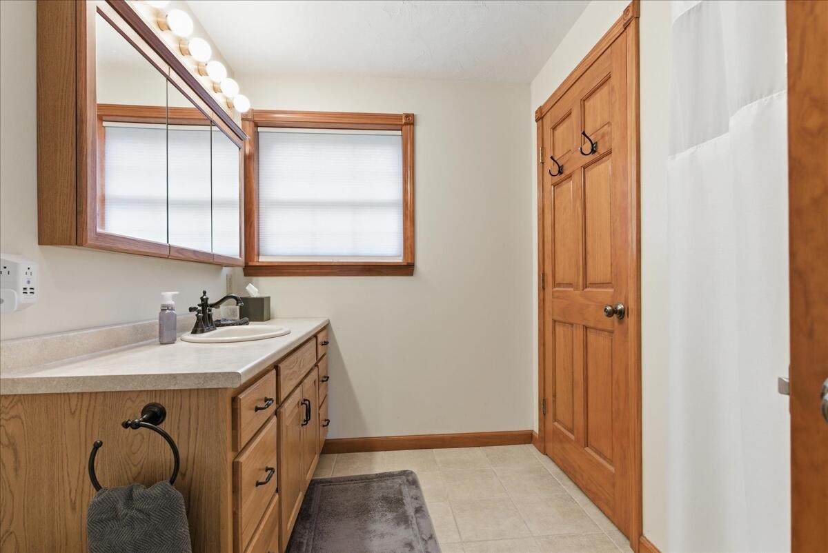 246 Carrs Corner Road Palermo, ME 04354 - Photo 57 of 79 Primary Bathroom