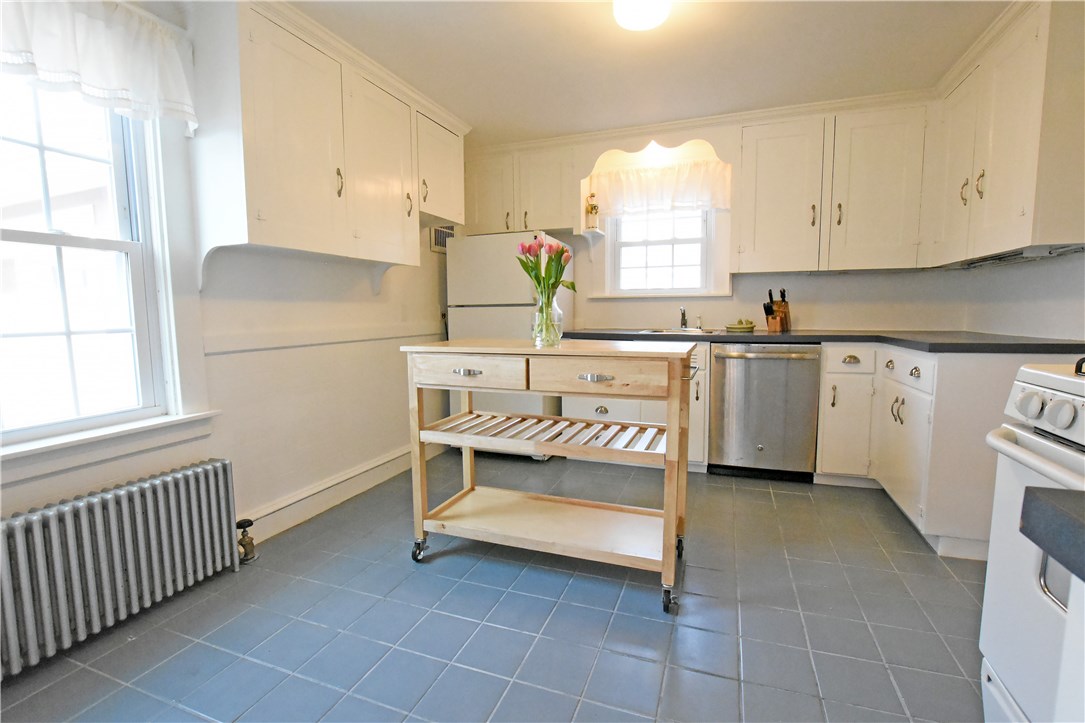 52 Sylvan Road East Providence, RI 02916 - Photo 14 of 40 Gallery Image 14