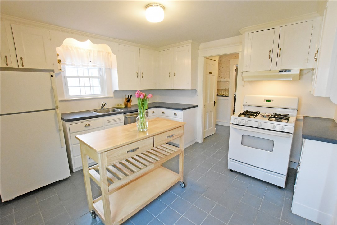 52 Sylvan Road East Providence, RI 02916 - Photo 15 of 40 Gallery Image 15
