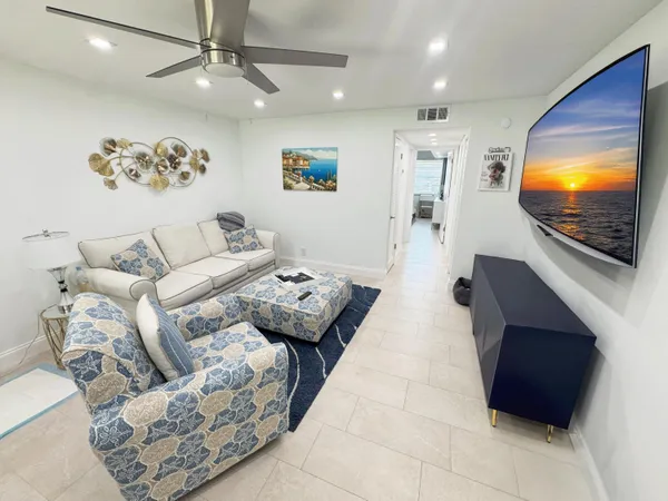 $1,950 | 18 Piedmont Avenue, Delray Beach, FL 33484