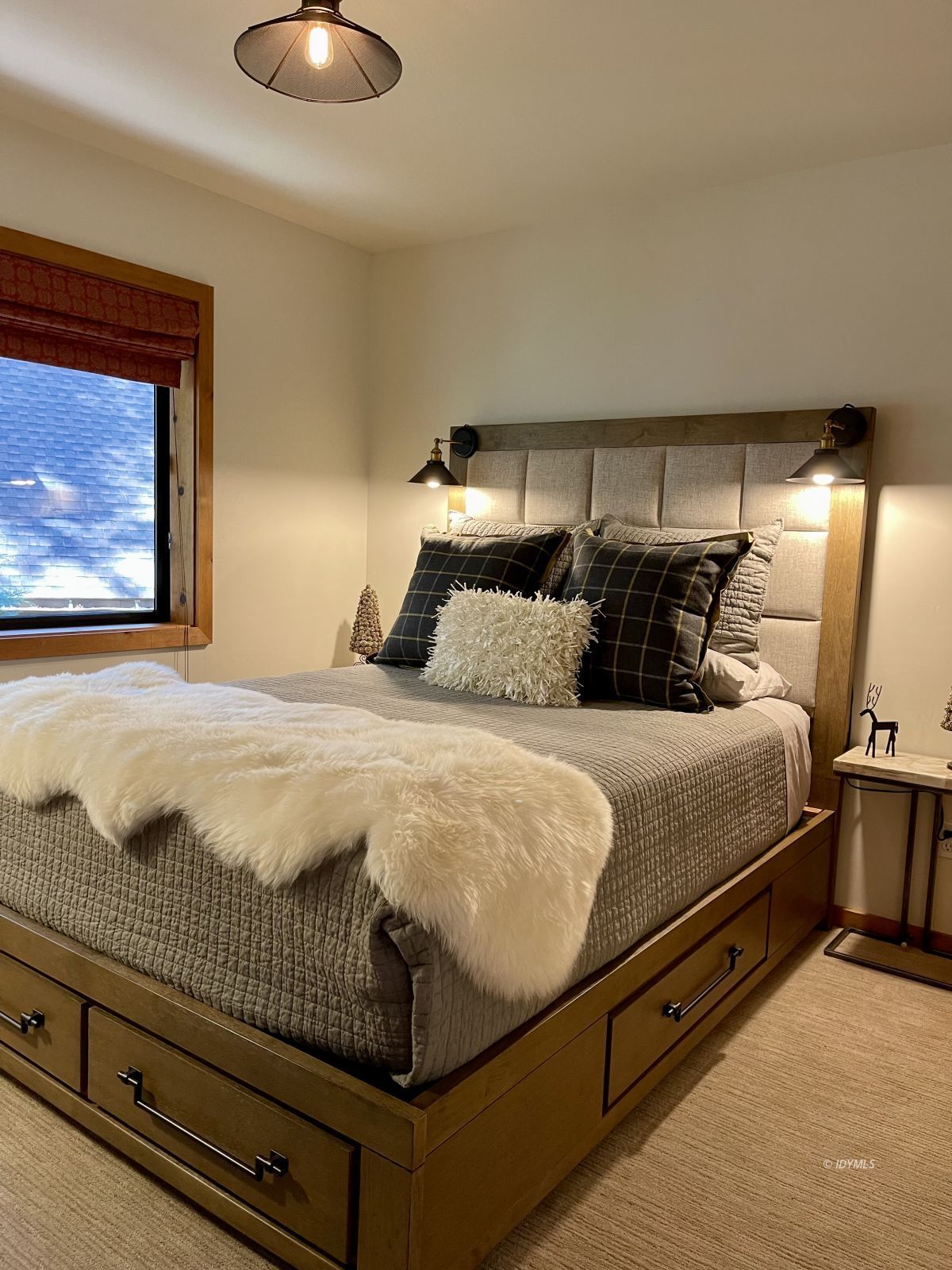 24581 Fern Valley Road Idyllwild, CA 92549 - Photo 23 of 50 Main floor guest room (side)