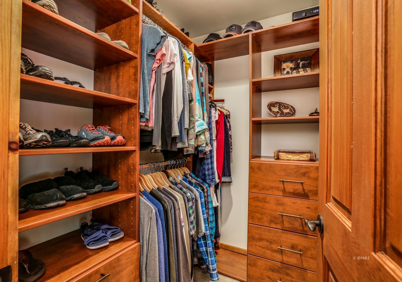 24581 Fern Valley Road Idyllwild, CA 92549 - Photo 27 of 50 Walk-in closet