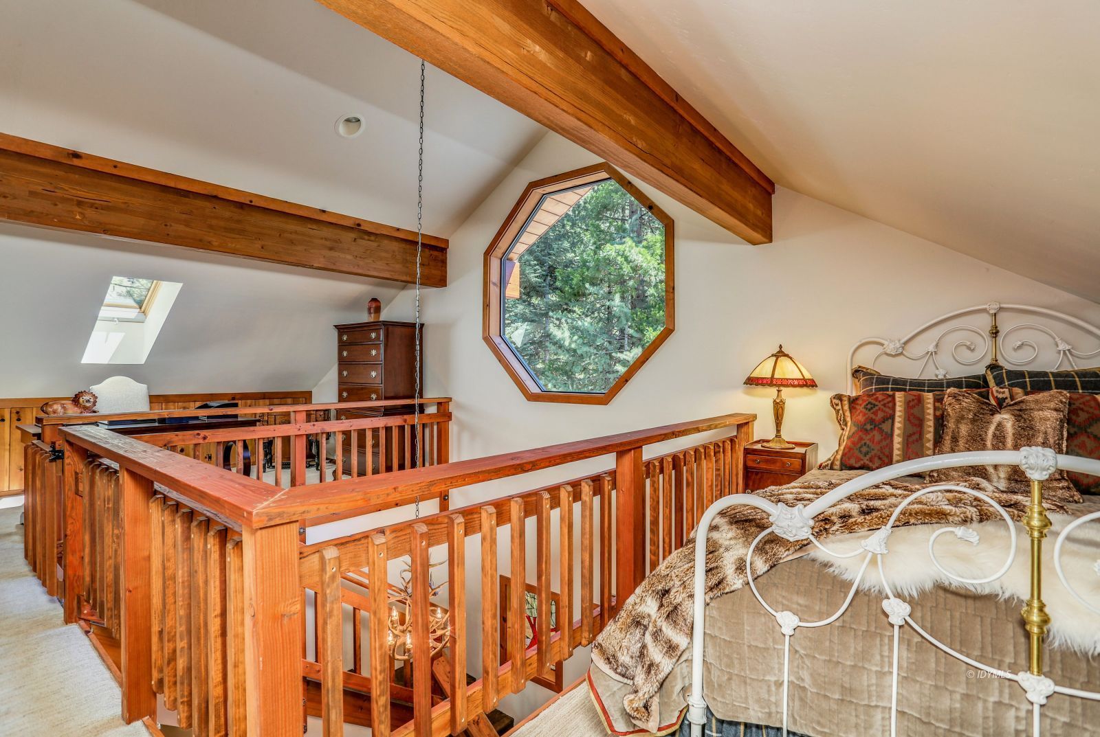 24581 Fern Valley Road Idyllwild, CA 92549 - Photo 29 of 50 Architectural octagon window