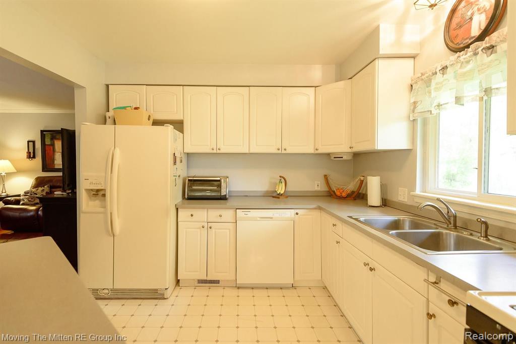7301 Edwards Road Belleville, MI 48111 - Photo 11 of 44