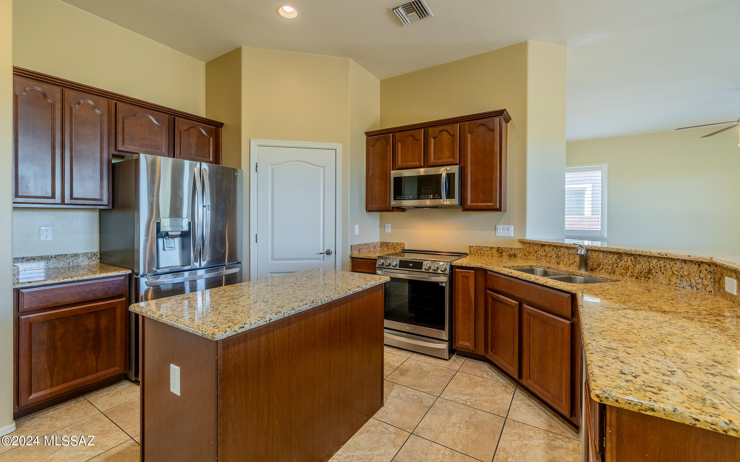 7775 East Treetop Road Tucson, AZ 85756 - Photo 3 of 24