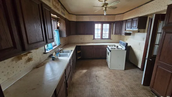 $99,900 | 710 East Foster Street, Ludington, MI 49431