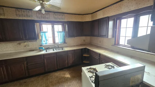 $99,900 | 710 East Foster Street, Ludington, MI 49431