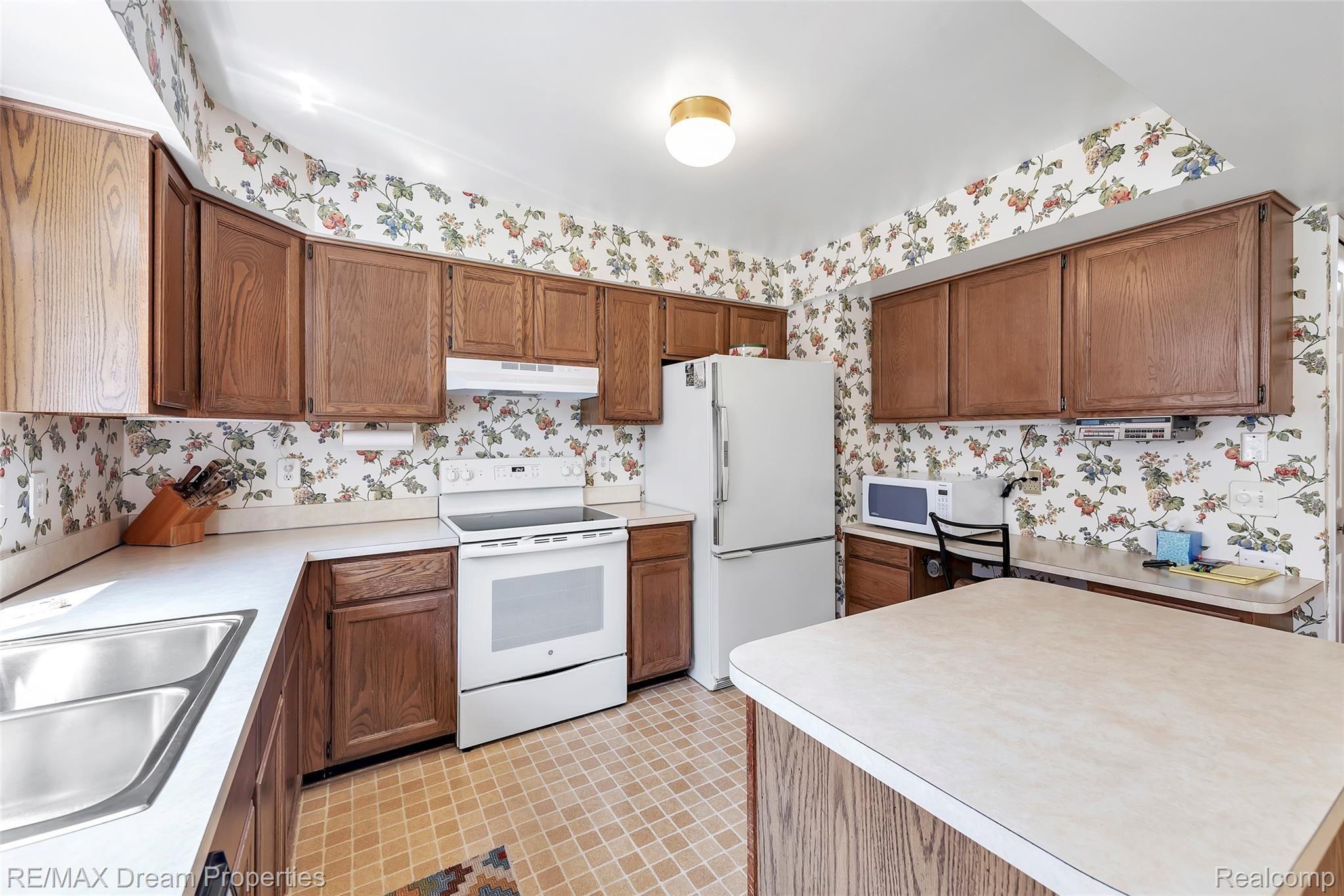 1081 Valley Stream Drive Rochester, MI 48309 - Photo 12 of 33 1081-Valley-Stream-Drive-Rochester-Hills-windowstill-11.jpg