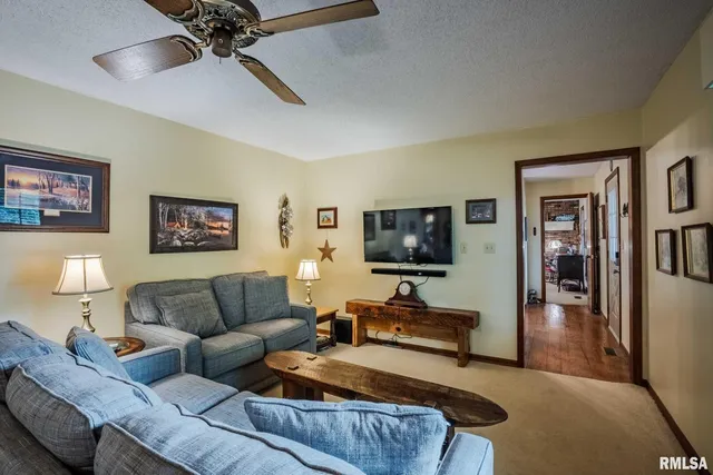 $339,000 | 285 Sally Holler Road, Harrisburg, IL 62946