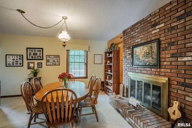 $339,000 | 285 Sally Holler Road, Harrisburg, IL 62946