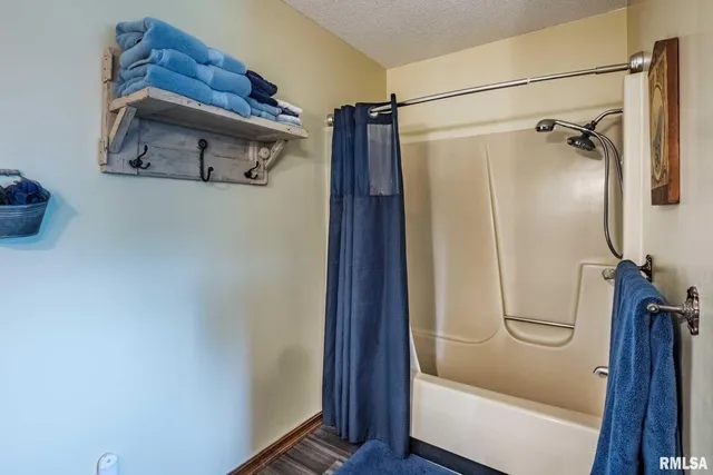 $339,000 | 285 Sally Holler Road, Harrisburg, IL 62946