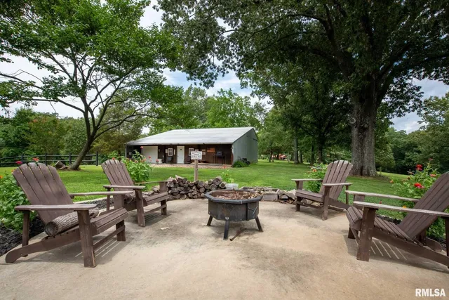 $339,000 | 285 Sally Holler Road, Harrisburg, IL 62946