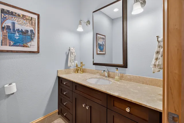 $449,900 | 1313 North Franklin Place, Unit 1002, Milwaukee, WI 53202