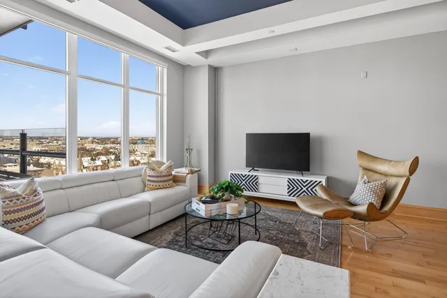 $449,900 | 1313 North Franklin Place, Unit 1002, Milwaukee, WI 53202