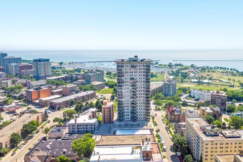 $449,900 | 1313 North Franklin Place, Unit 1002, Milwaukee, WI 53202