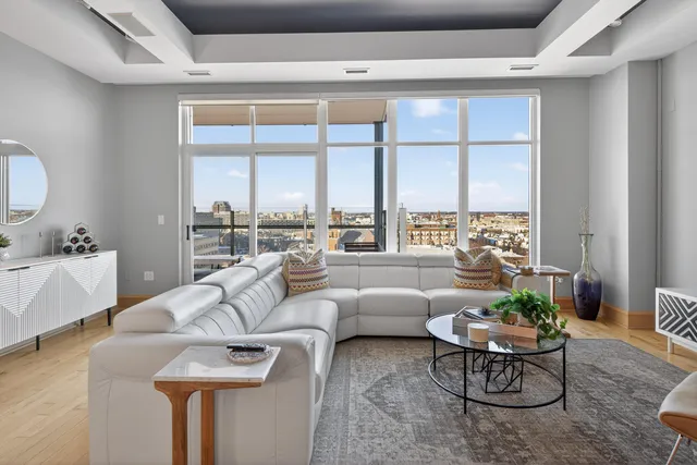 $449,900 | 1313 North Franklin Place, Unit 1002, Milwaukee, WI 53202