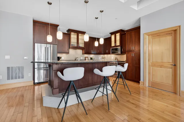 $449,900 | 1313 North Franklin Place, Unit 1002, Milwaukee, WI 53202