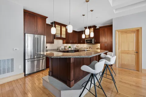 $449,900 | 1313 North Franklin Place, Unit 1002, Milwaukee, WI 53202