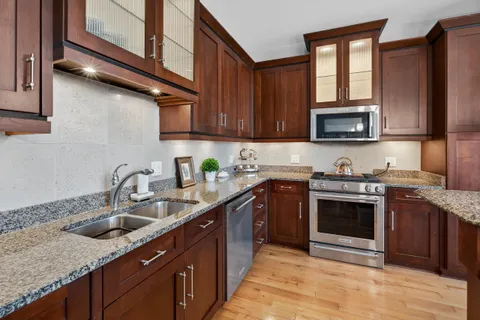 $449,900 | 1313 North Franklin Place, Unit 1002, Milwaukee, WI 53202